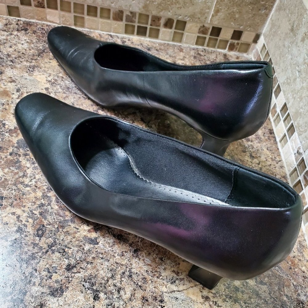 Villager by Liz Claiborne Forever Black Heels